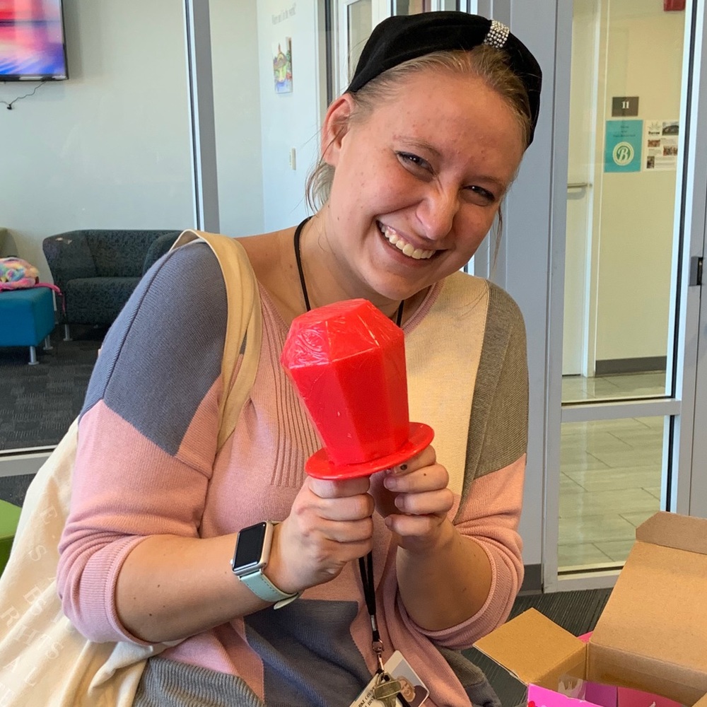 Meet your Posher, Caiti